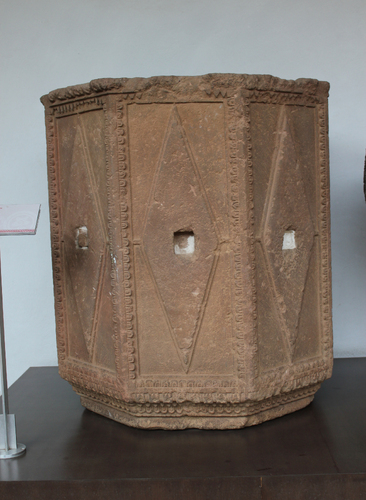 Púlpito monolítico