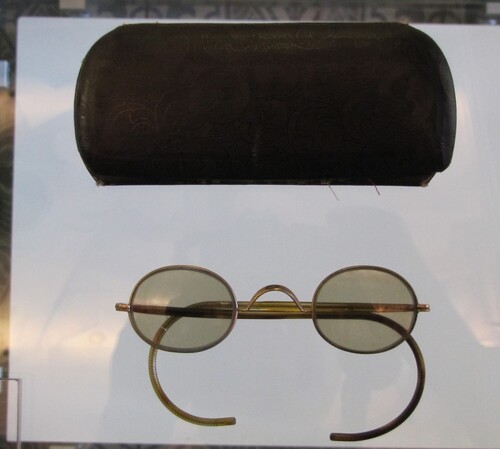 Anteojos con estuche